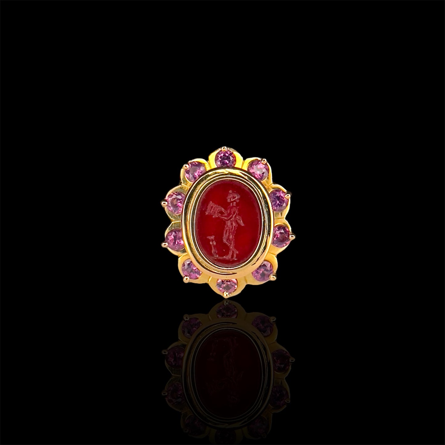 Gold ring with a carnelian Intaglio and amethysts