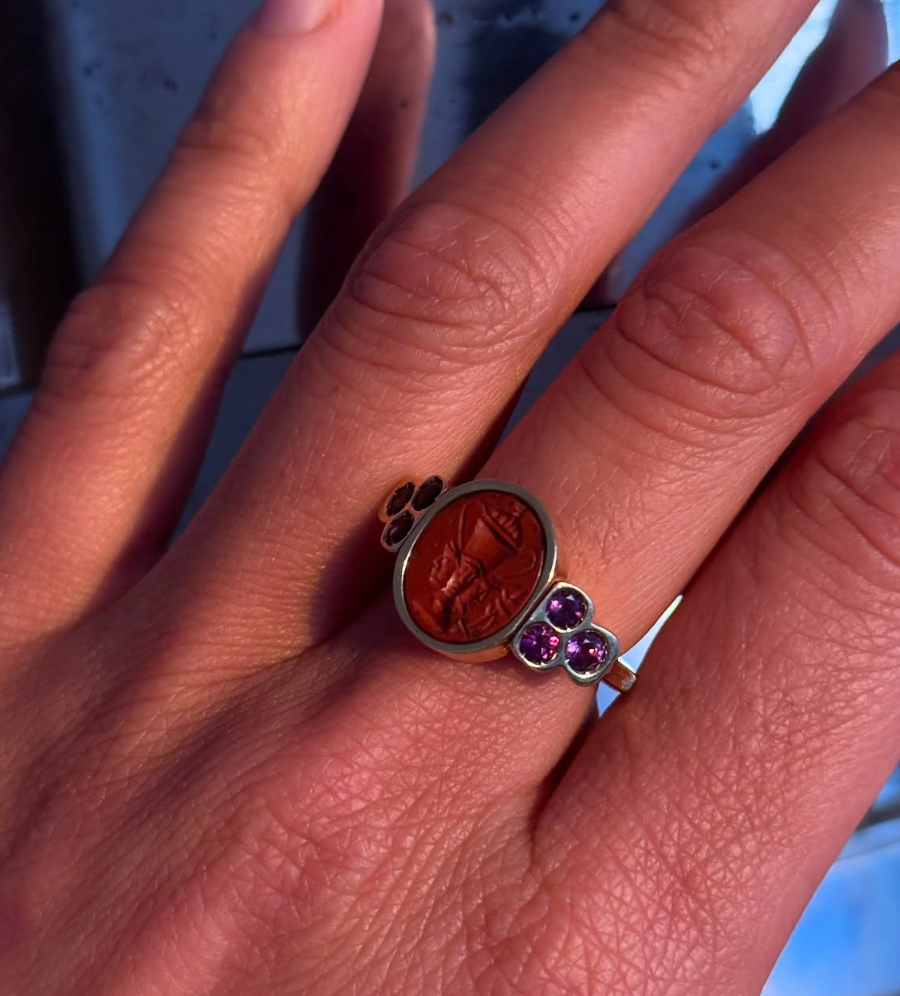Roman Red Jasper Intaglio Ring in Gold with Amethysts